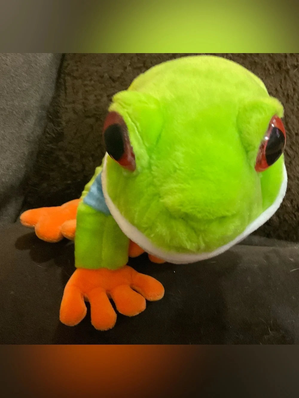 Wild Republic:cuddle skin bright green ‘’Red Eyed” sitting 12’’ tree Plush Frog